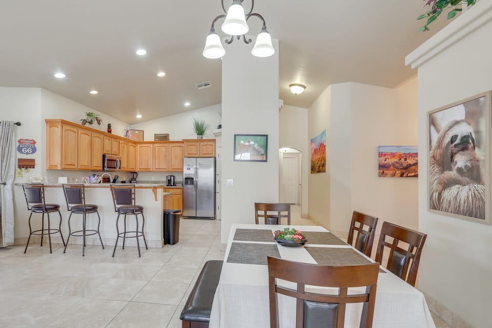 Kingman Mtn-View Home w/ Putting Green & Ping-Pong House in Kingman