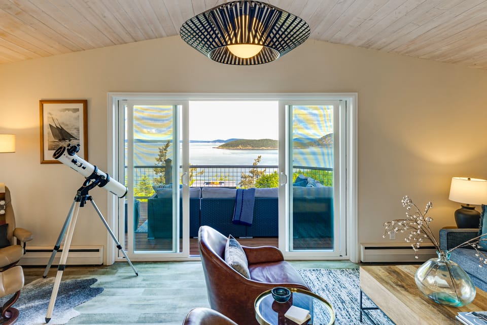 Snow Goose Point: Stunning Views & New Hot Tub! House in Puget Sound