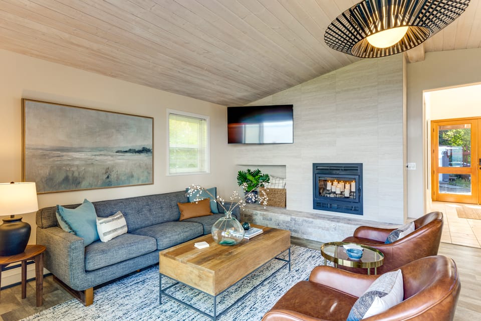 Snow Goose Point: Stunning Views & New Hot Tub! House in Puget Sound