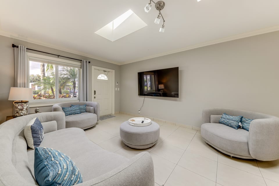 1 Block to Beach! Pompano Apt w/ Pool Access Apartment in Pompano Beach