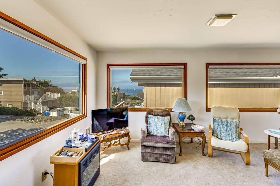 Walk to Moonstone Beach! PCH Getaway Apartment in Cambria