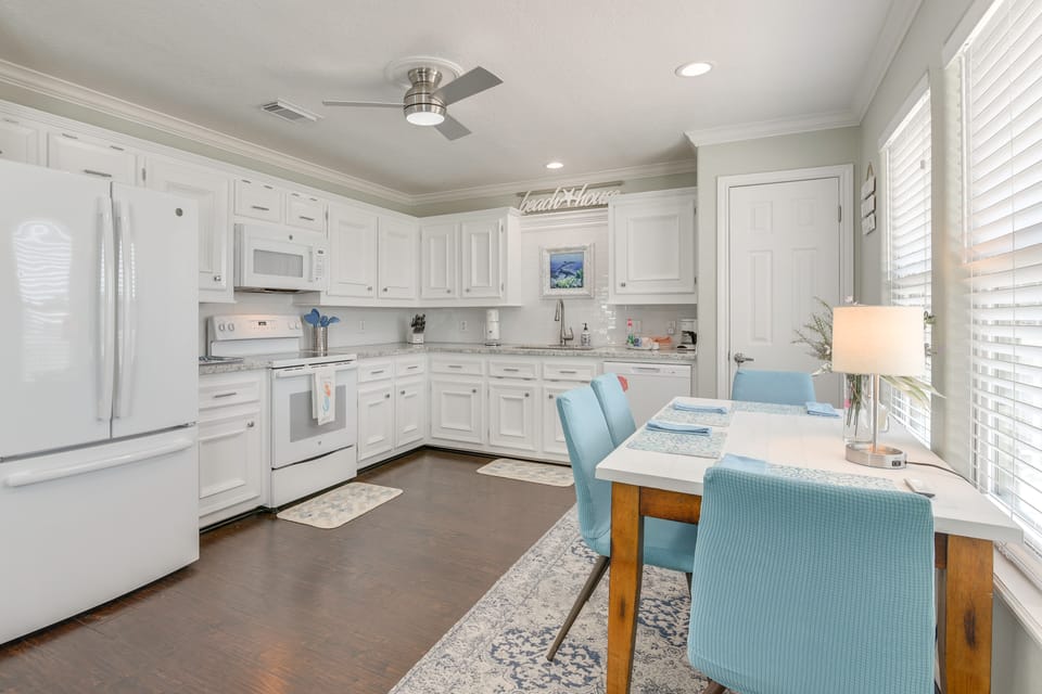 Walk to Isla Del Sol Beach! Home w/ Ocean-View! House in Galveston Island