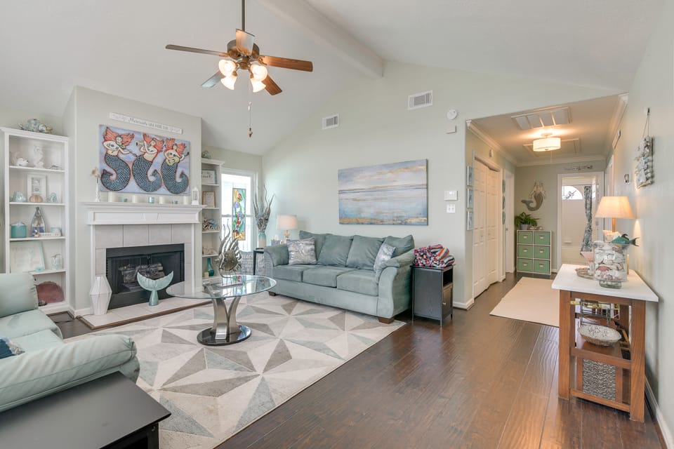 Walk to Isla Del Sol Beach! Home w/ Ocean-View! House in Galveston Island