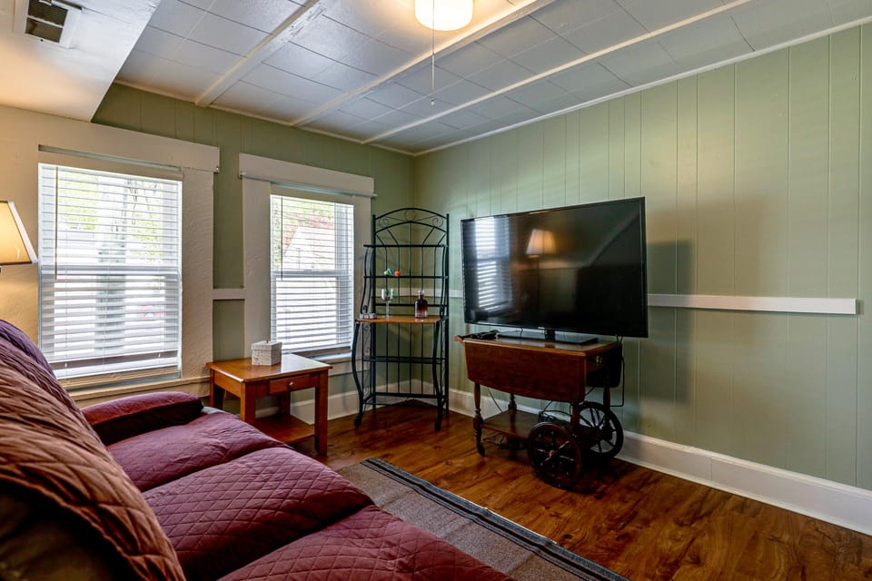 Near Trails! Riverside 2-Unit Combo in Franklin House in Franklin