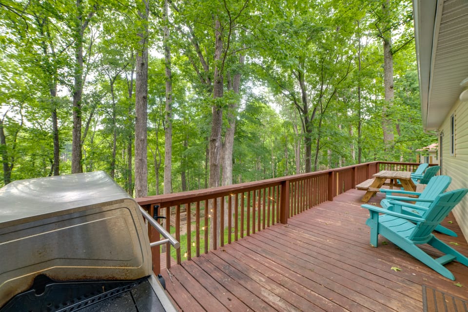 Waterfront Group Getaway Near Land Btwn the Lakes House in Lake Barkley