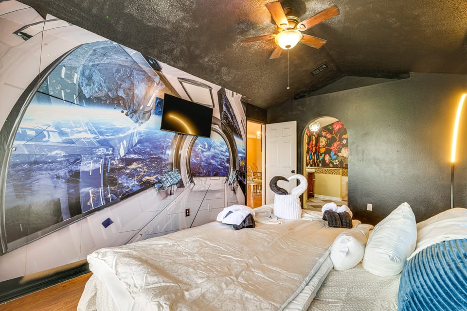 Themed Interior, Poolside Fun! Villa Near Disney House in Four Corners