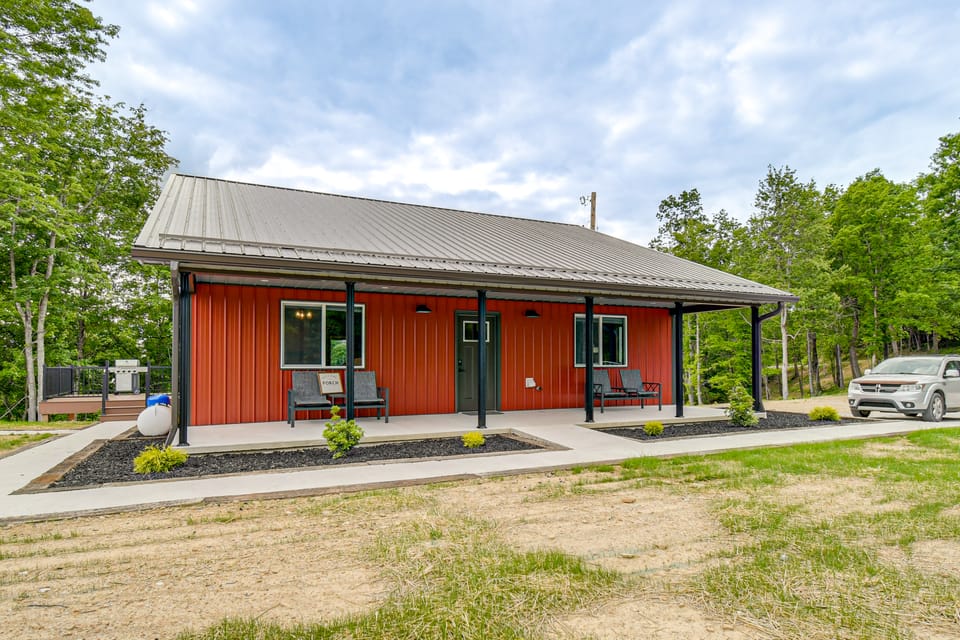 Sunset Climb & Hike: Red River Gorge Cabin w/ Deck House in Kentucky