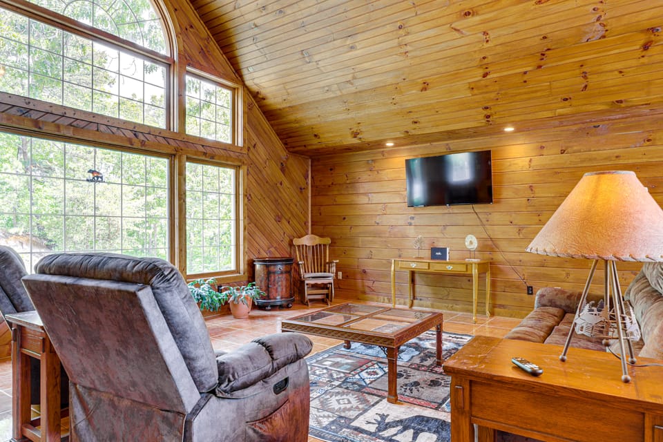 Family Smoky Mountain Retreat! 5BR House House in Sevier County