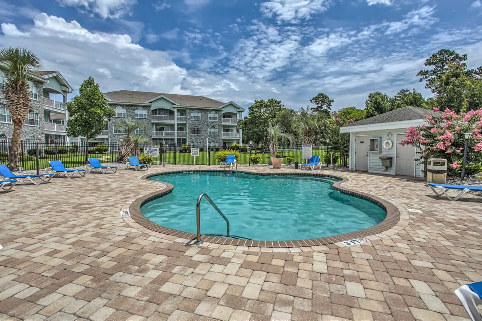 Myrtle Beach Golf Getaway! Snowbirds Welcome Apartment in Carolina Forest