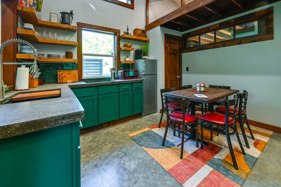 Appalachian Cabin Haven! Gateway to Lake Linville! House in Kentucky
