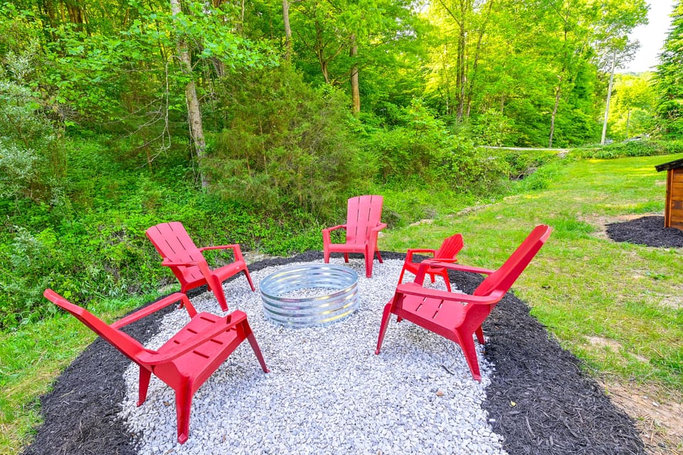 Appalachian Cabin Haven! Gateway to Lake Linville! House in Kentucky
