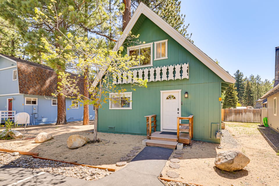 Tahoe A-Frame Near Heavnley and Rubicon Trail House in South Lake Tahoe