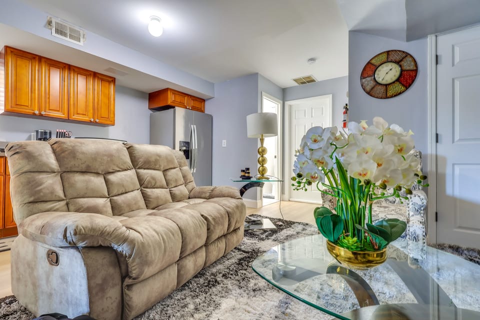 Walkable Base Near Dtwn, Penn Station & MetLife Apartment in Newark