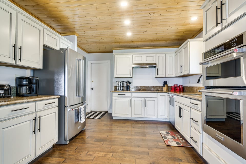 Hiking, Wineries & More! Mtn-View Gem in Tehachapi House in Sierra Nevada