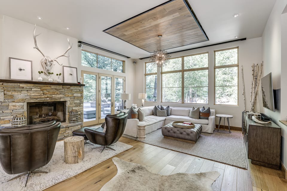 Walk to Town & Trails! Luxe Mtn Retreat w/ Hot Tub House in Ketchum