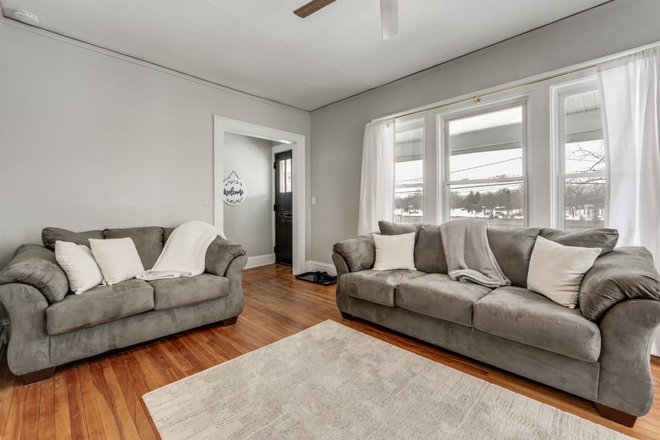 Walkable 3-Unit Hub: 8 Mi to Micron Technology! Apartment in New York