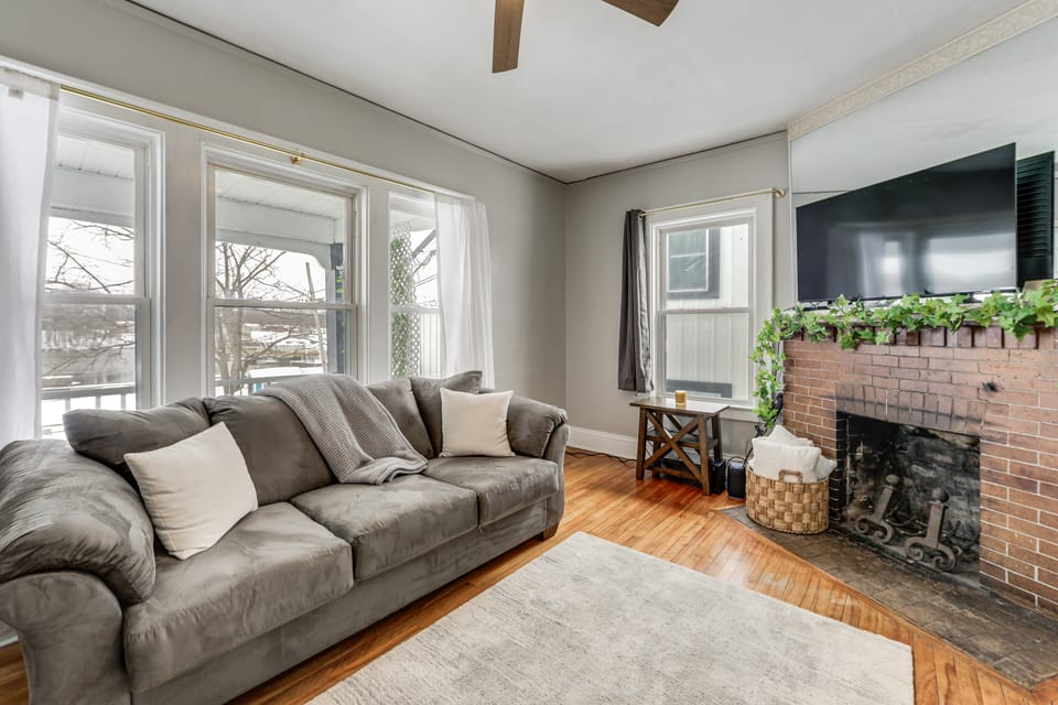 Walkable 3-Unit Hub: 8 Mi to Micron Technology! Apartment in New York