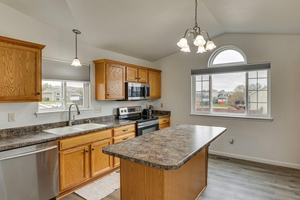 4 Mi to Ellsworth AFB! Suburban Home for Families House in Rapid City