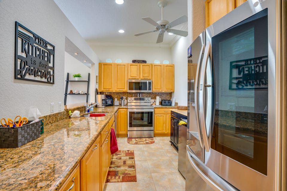 Pool Access & Lake-View Lanai! Port Charlotte Gem Apartment in Florida