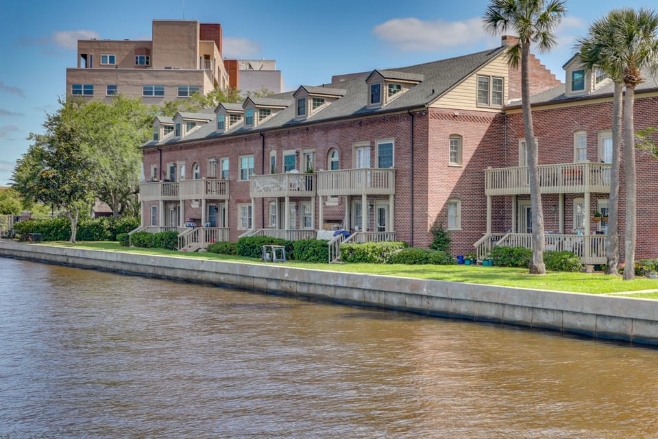 Poolside Fun! Waterfront Gem Near San Marco Square Apartment in Jacksonville