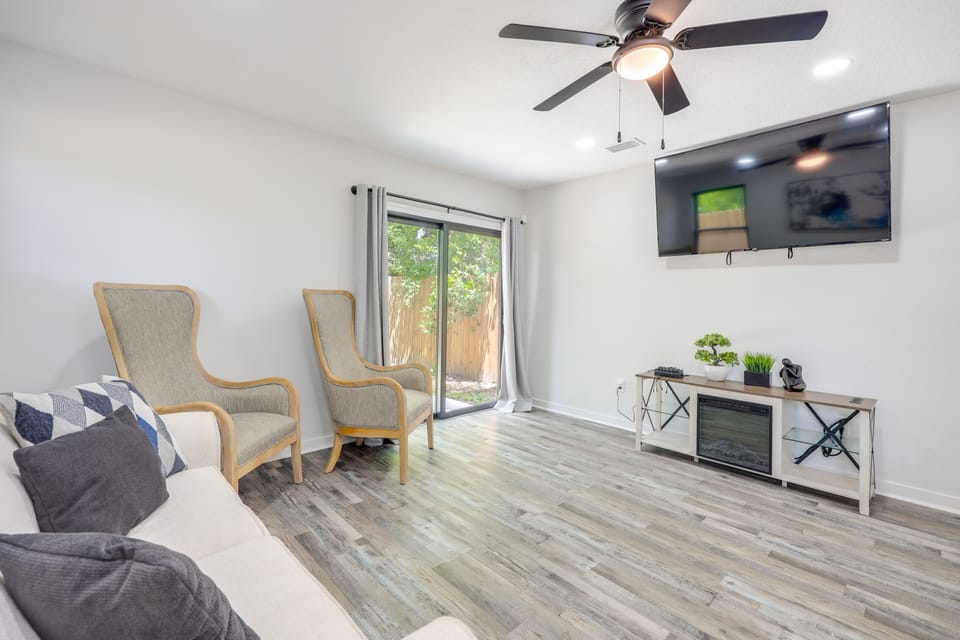 Walk to Stadiums & Dining: Pet-Friendly Home! House in Jacksonville