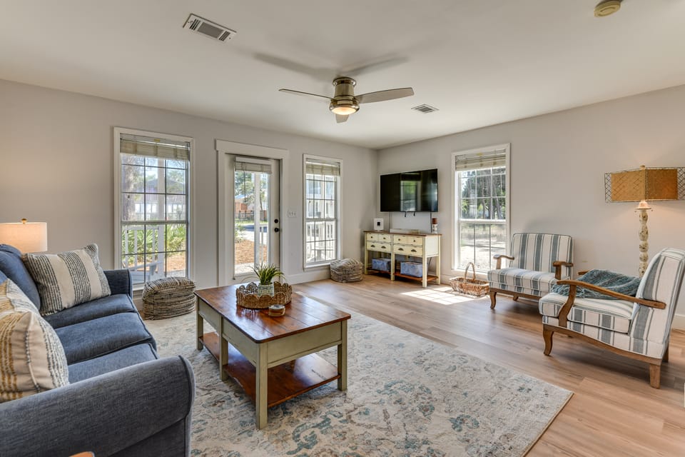 Walk to Ocean & Eats: Santa Rosa Beach Cottage House in South Walton County
