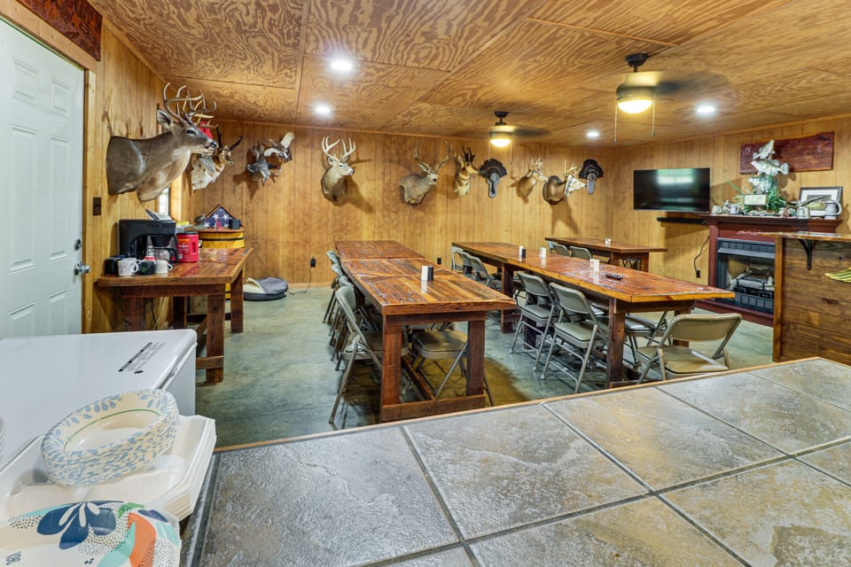 Fire Pit, Patio, Views! Group Lodge in Cheaha Mtns House in Alabama
