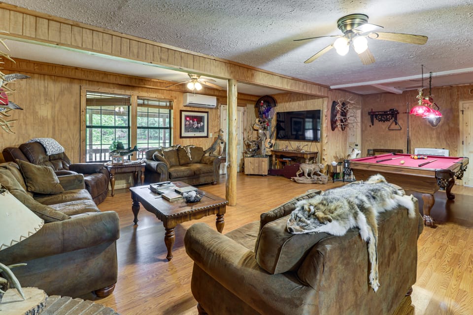 Fire Pit, Patio, Views! Group Lodge in Cheaha Mtns House in Alabama