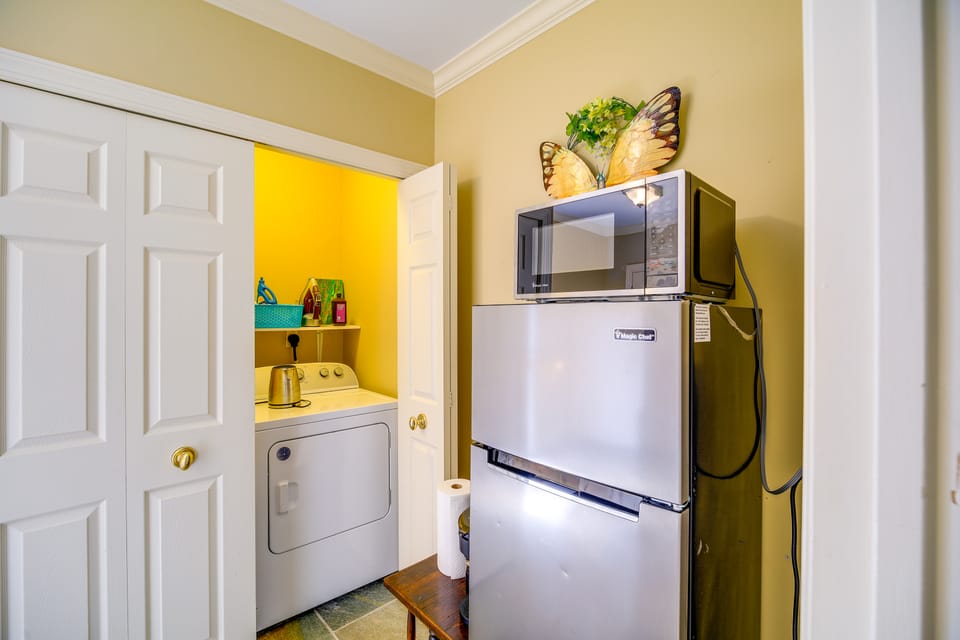 2 Mi to Downtown Bristol! Updated ADU w/ Parking Apartment in Bristol