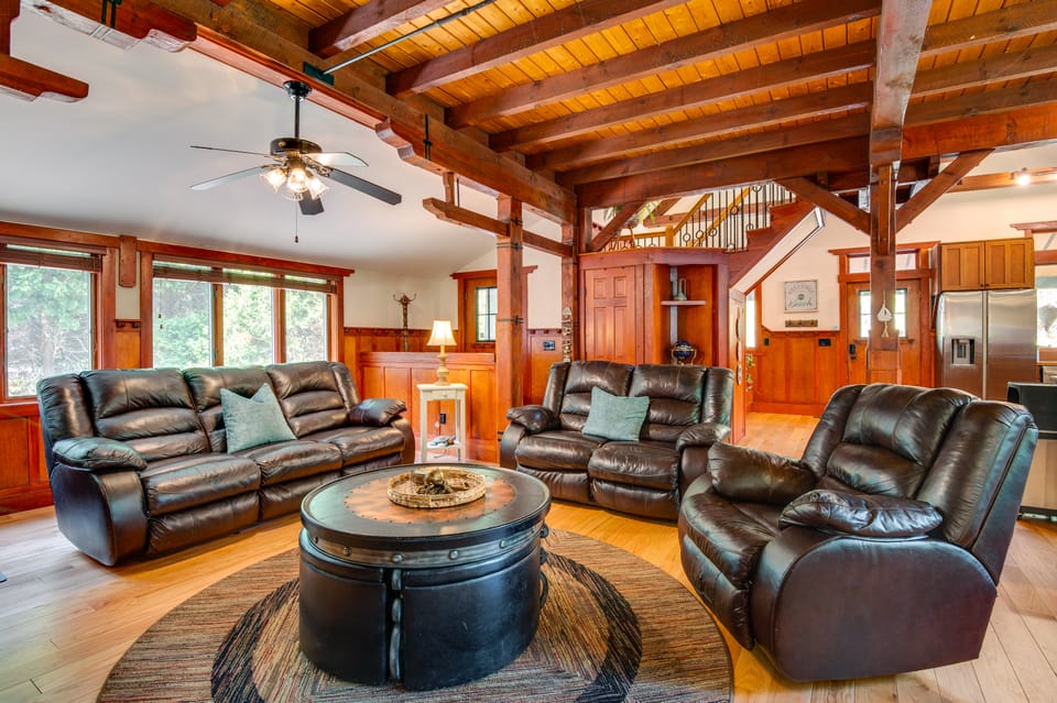 Hot Tub, Game Room! Stunning Home By Short Sands House in Cape Neddick