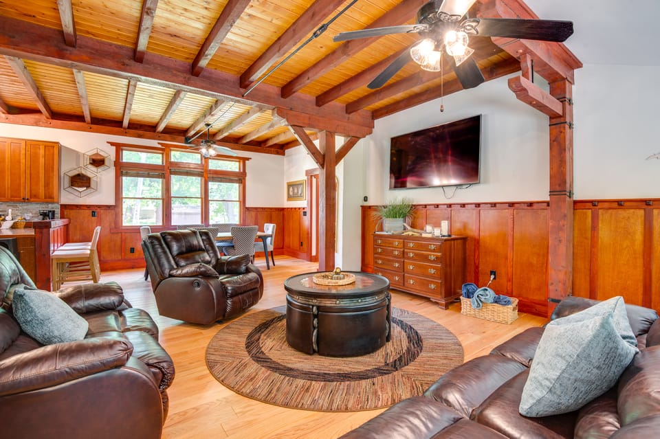 Hot Tub, Game Room! Stunning Home By Short Sands House in Cape Neddick