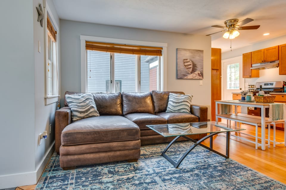 Walk to Short Sands! Coastal Cottage w/ Deck House in Cape Neddick