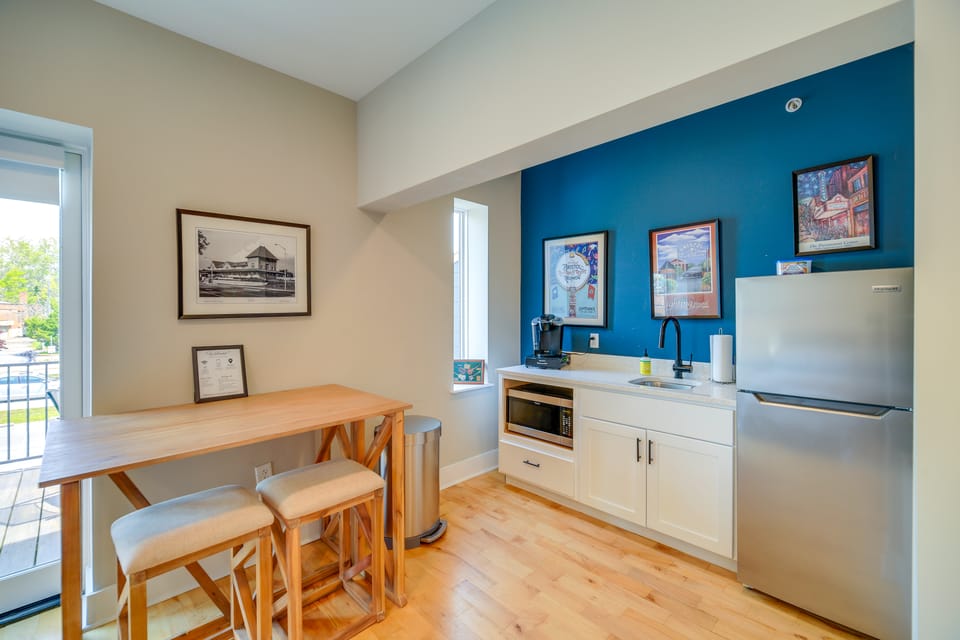Historic Downtown Bristol Loft - Free Parking Apartment in Bristol