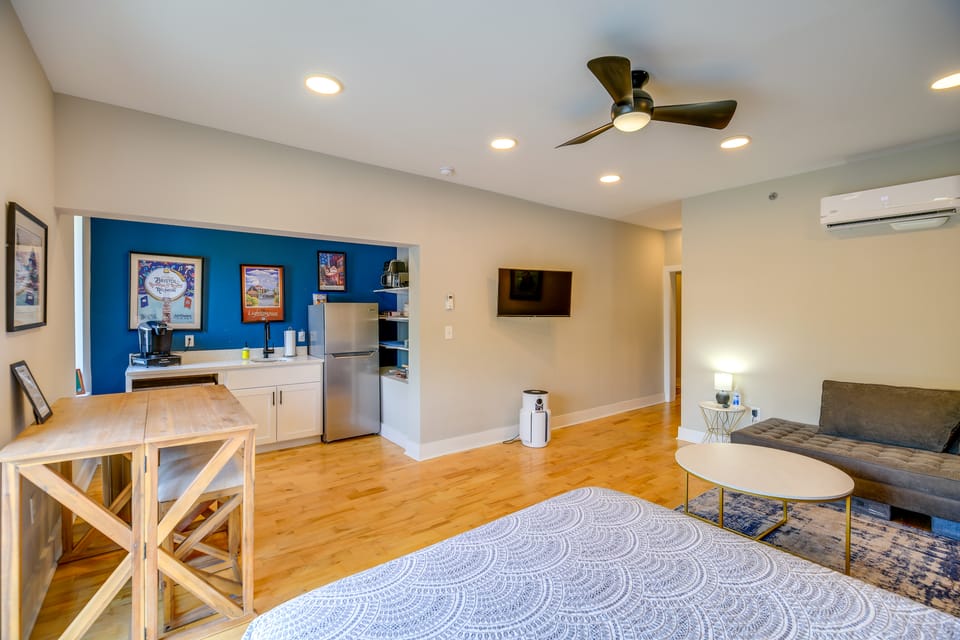 Historic Downtown Bristol Loft - Free Parking Apartment in Bristol