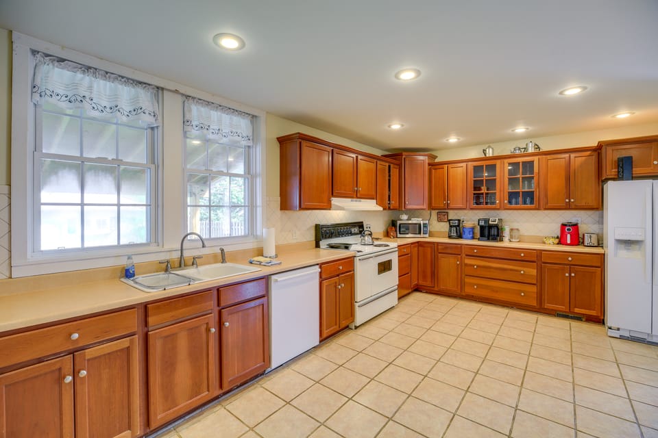 Walk to State St! Bristol Craftsman w/ Backyard House in Bristol