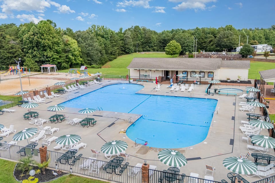 Amazing Views! Family-Friendly Badin Lake House! House in Badin Lake