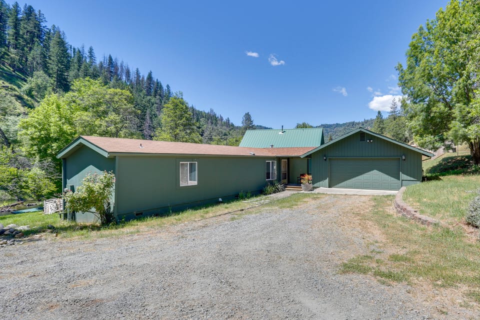 Fish, Hike & Explore! Mtn-View Trinity River Home House in Douglas City