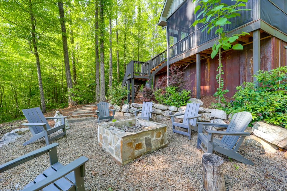 Screened Porch! Wooded Getaway in North Cove House in Tennessee
