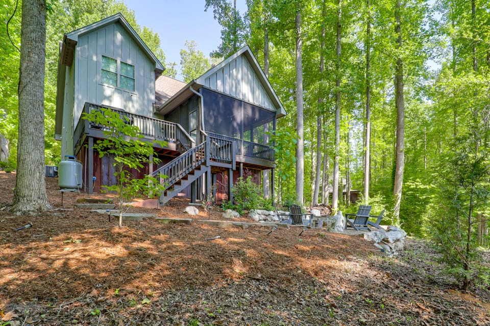 Screened Porch! Wooded Getaway in North Cove House in Tennessee