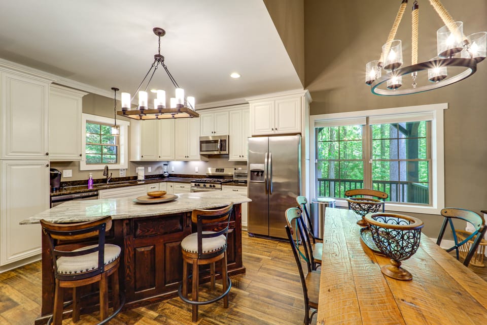 Screened Porch! Wooded Getaway in North Cove House in Tennessee