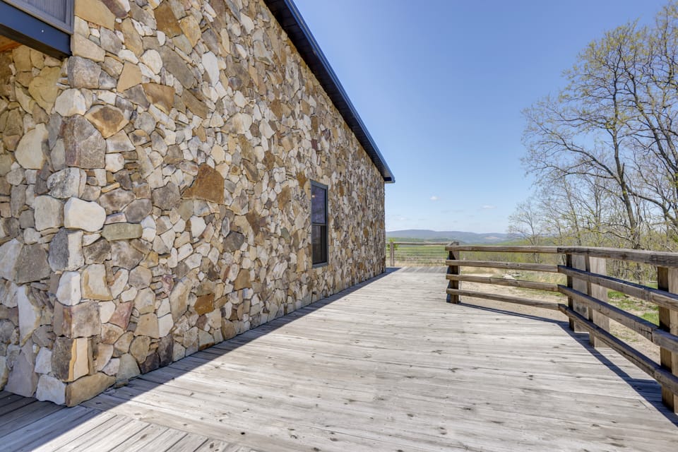 Game Room + Hot Tub: Mayvsille Mountain Condo Apartment in Shenandoah Valley