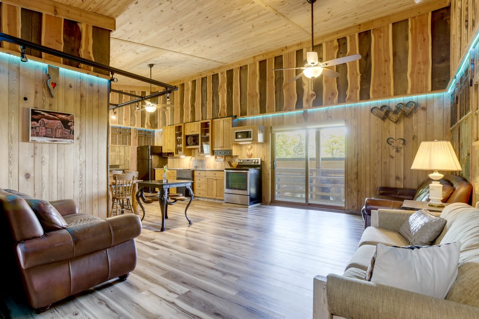 Game Room + Hot Tub: Mayvsille Mountain Condo Apartment in Shenandoah Valley
