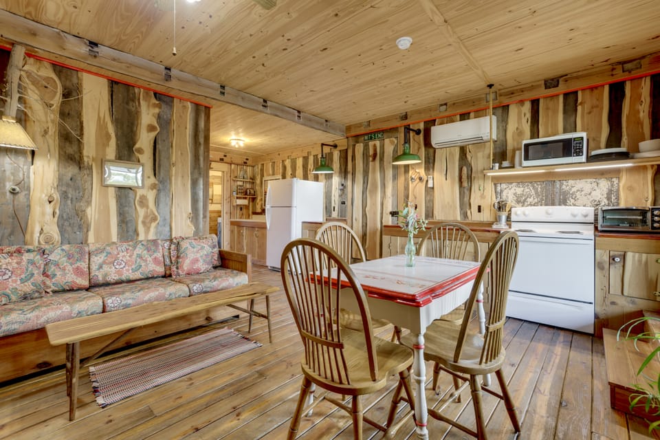 Hike, Soak + Play: Rustic Maysville Escape! Apartment in Shenandoah Valley