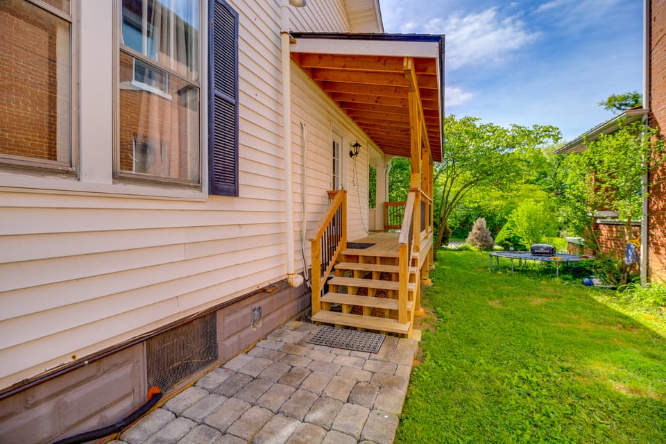 King Studio Suite w/ Walk-In Shower | Pet Friendly Apartment in Bristol