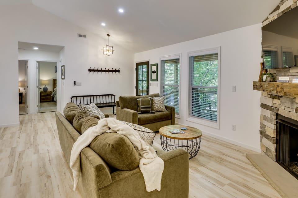 Sleek Hillside Getaway in Brevard, Dogs Welcome! House in Tennessee