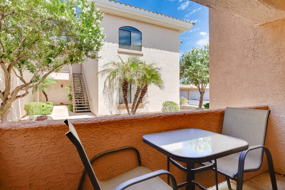 2 Desert Breeze Villas Units: Patios & Pool Access Apartment in Avondale