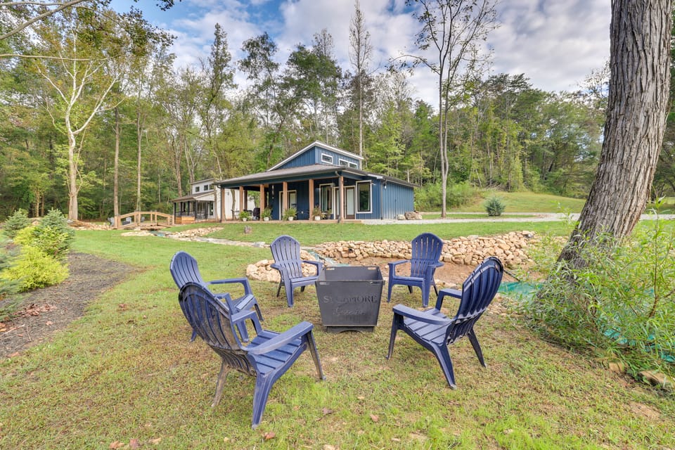 Creekside Compound in Wildwood: Hot Tub & Fire Pit House in Alabama