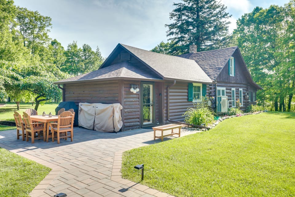 Hike, Fish, Relax! Park Falls Lodge w/ Guest Cabin House in Wisconsin