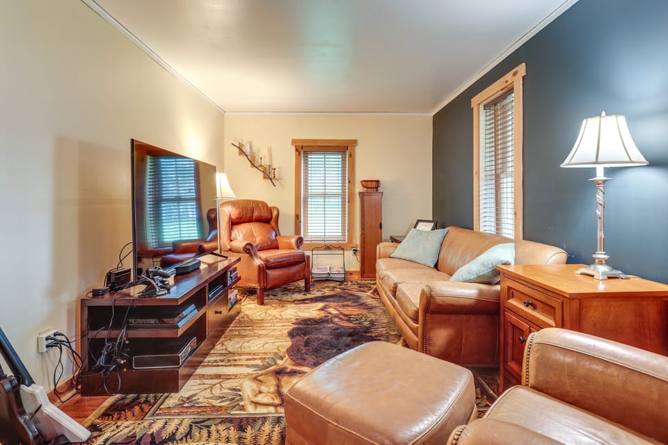Hike, Fish, Relax! Park Falls Lodge w/ Guest Cabin House in Wisconsin