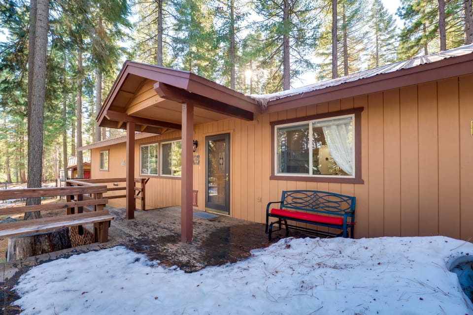 Wooded 2-Unit Combo, 1 Mi to Lake Almanor! House in Lake Almanor
